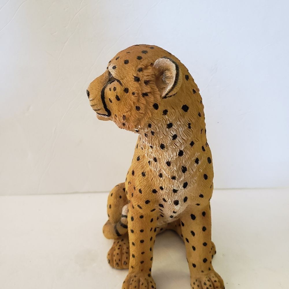 Large Cheetah Statue - Picture 3 of 9